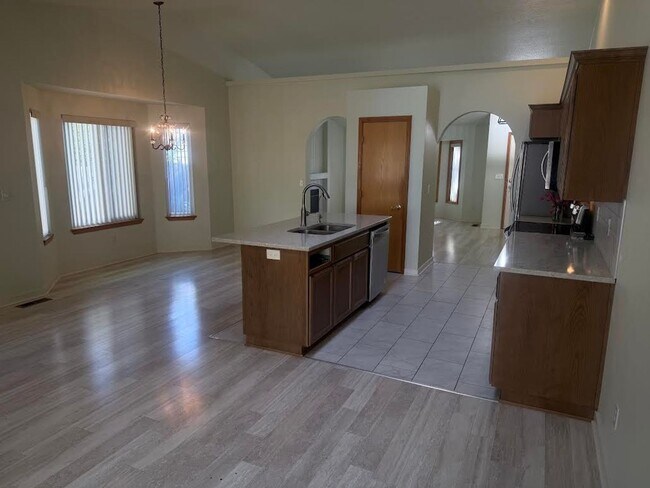 Building Photo - **Half off second month's rent**