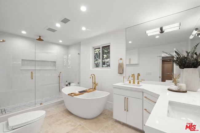 Building Photo - 10825 Savona Rd