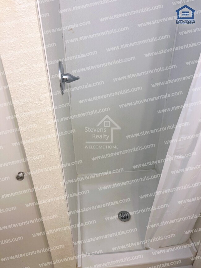 Building Photo - 500 Skyline Dr