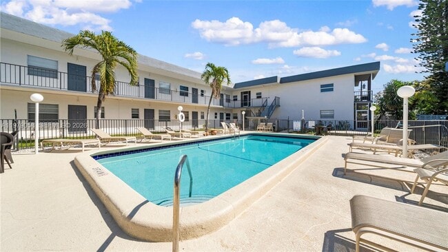 Building Photo - 415 NE 2nd St