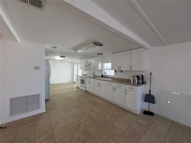 Building Photo - 5817 Portsmouth Dr