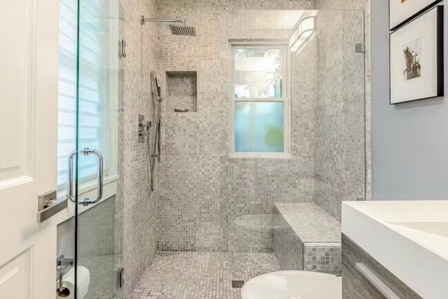 Building Photo - 629 Elizabeth St