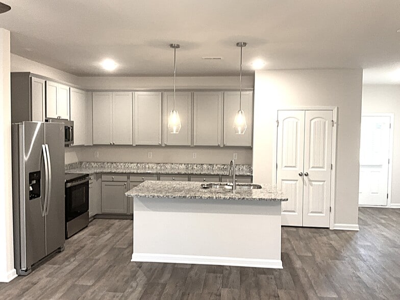 Building Photo - 3120 Emberly Dr