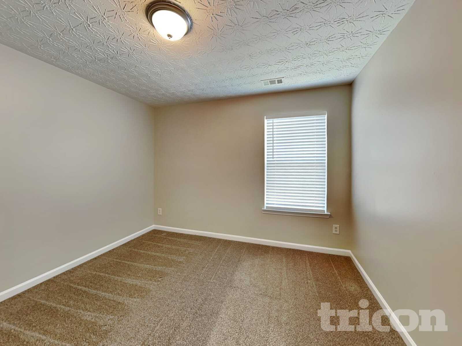 Building Photo - 305 Sarasota Ln