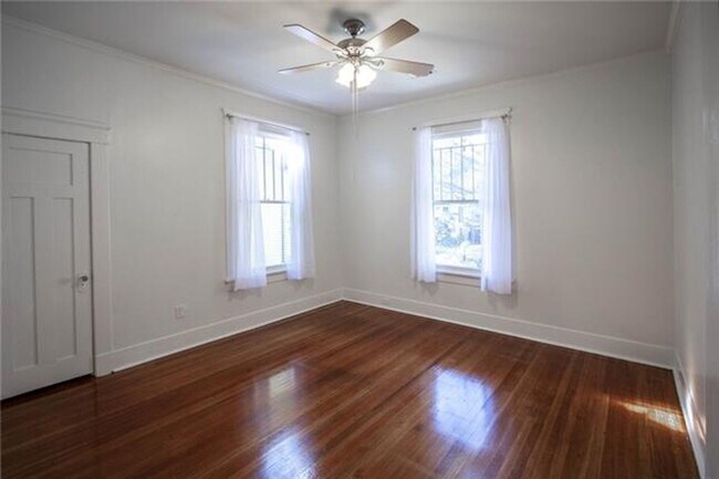 Building Photo - RENOVATED HOME IN THE HEART OF UPTOWN NEAR CAMPUS!