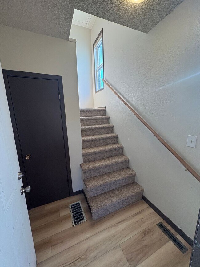 Building Photo - 425 S 30th St