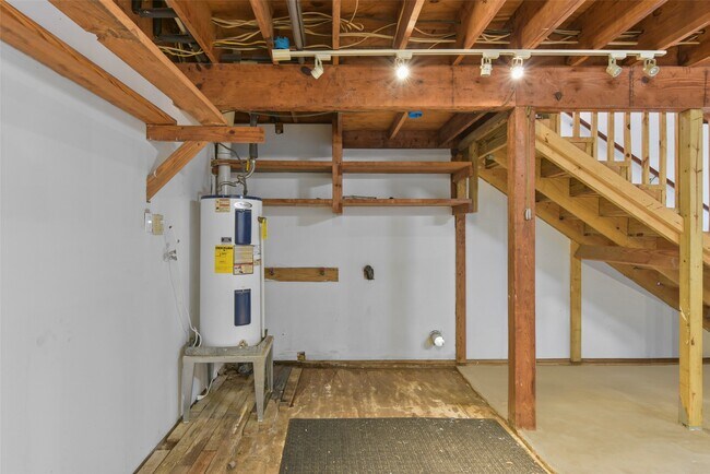 Building Photo - 950 Lamonte Ln
