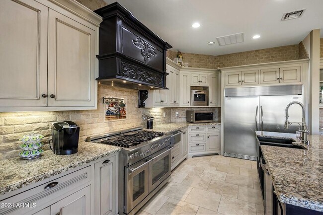 Building Photo - 14402 N Medinan Dr