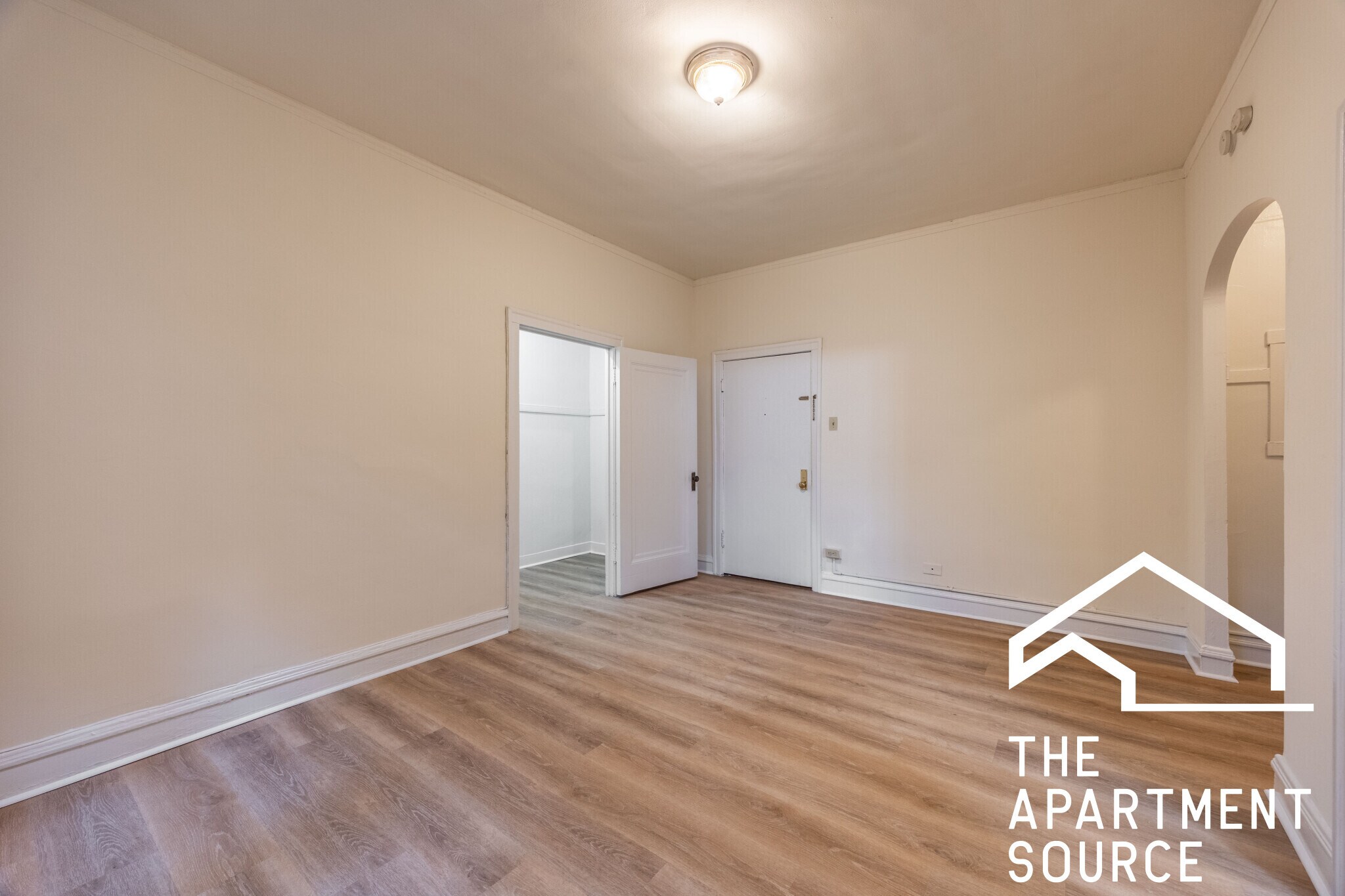 Building Photo - 2532 N Sawyer Ave