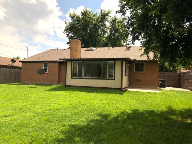 Building Photo - Beautifully updated, 3 bed 2 bath home in Moore, ready for move in! New granite, paint and fixtures!