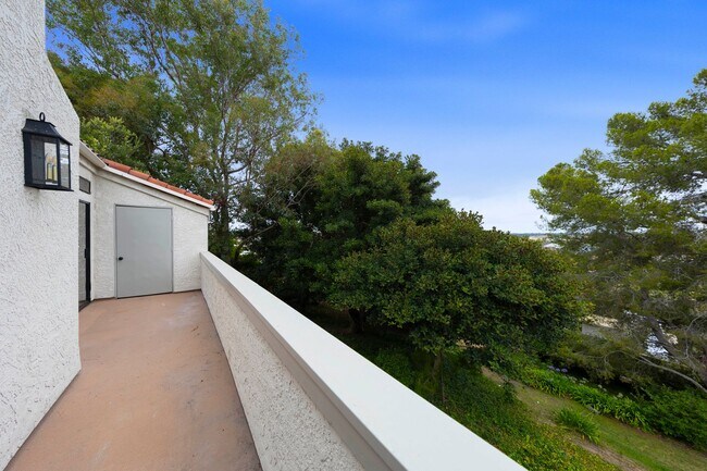 Building Photo - 2 Bedroom condo - Biking distance to the beach