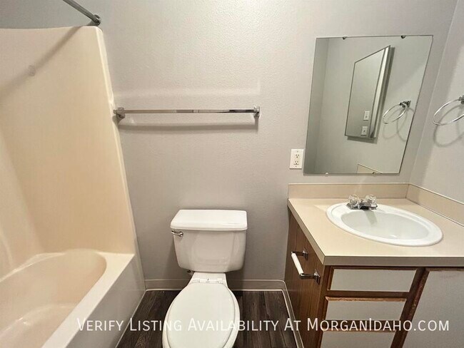 Building Photo - 6723 W Overland Rd