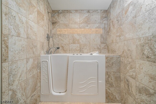 Building Photo - 36 Rocktown Hill Rd