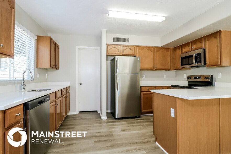 Building Photo - 14799 W Columbine Dr
