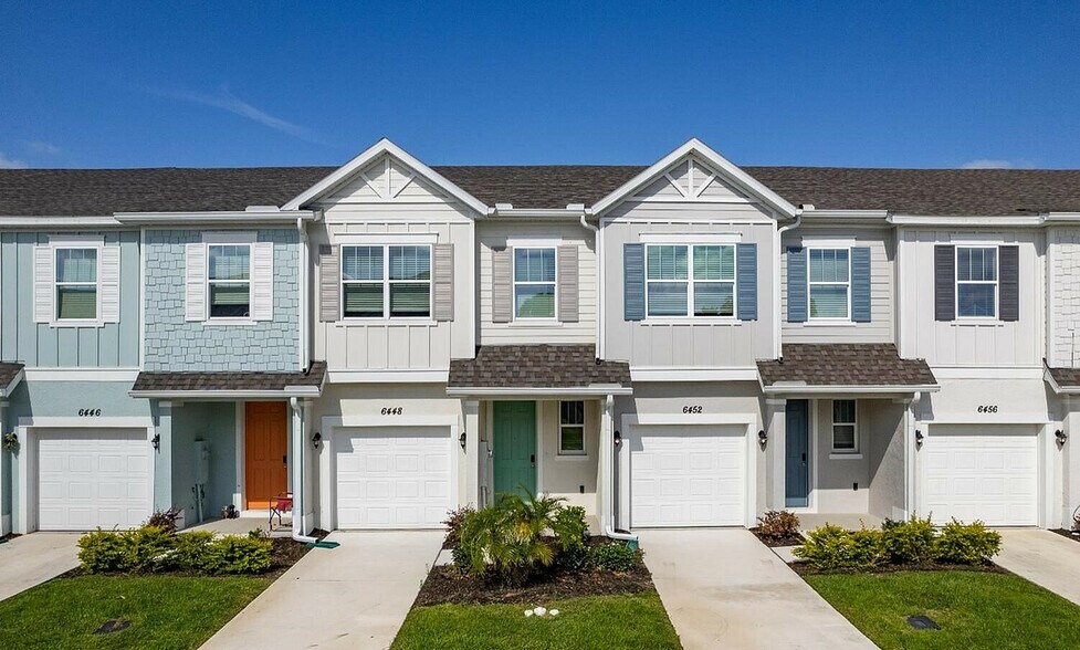 Townhomes - Exterior - Crescent