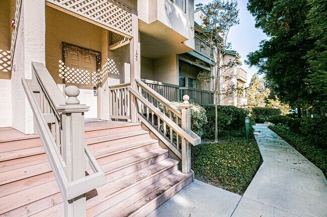 Building Photo - 1912 Magdalena Cir