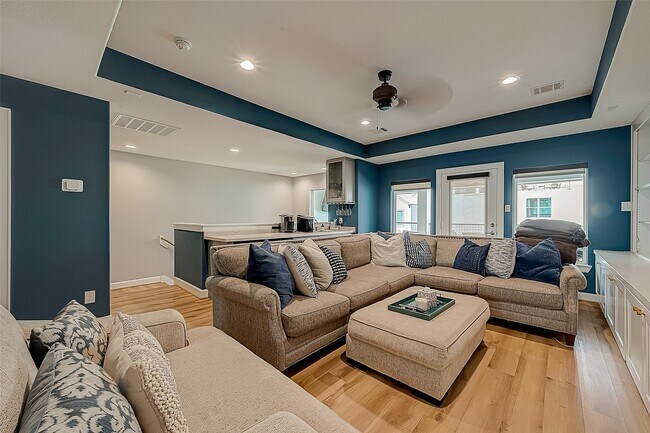 Building Photo - 909-A W 35th St