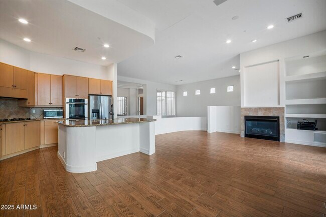 Building Photo - 9359 E Cavalry Dr