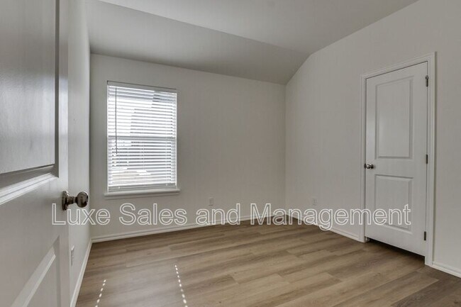 Building Photo - 11605 Mackenzie Wy