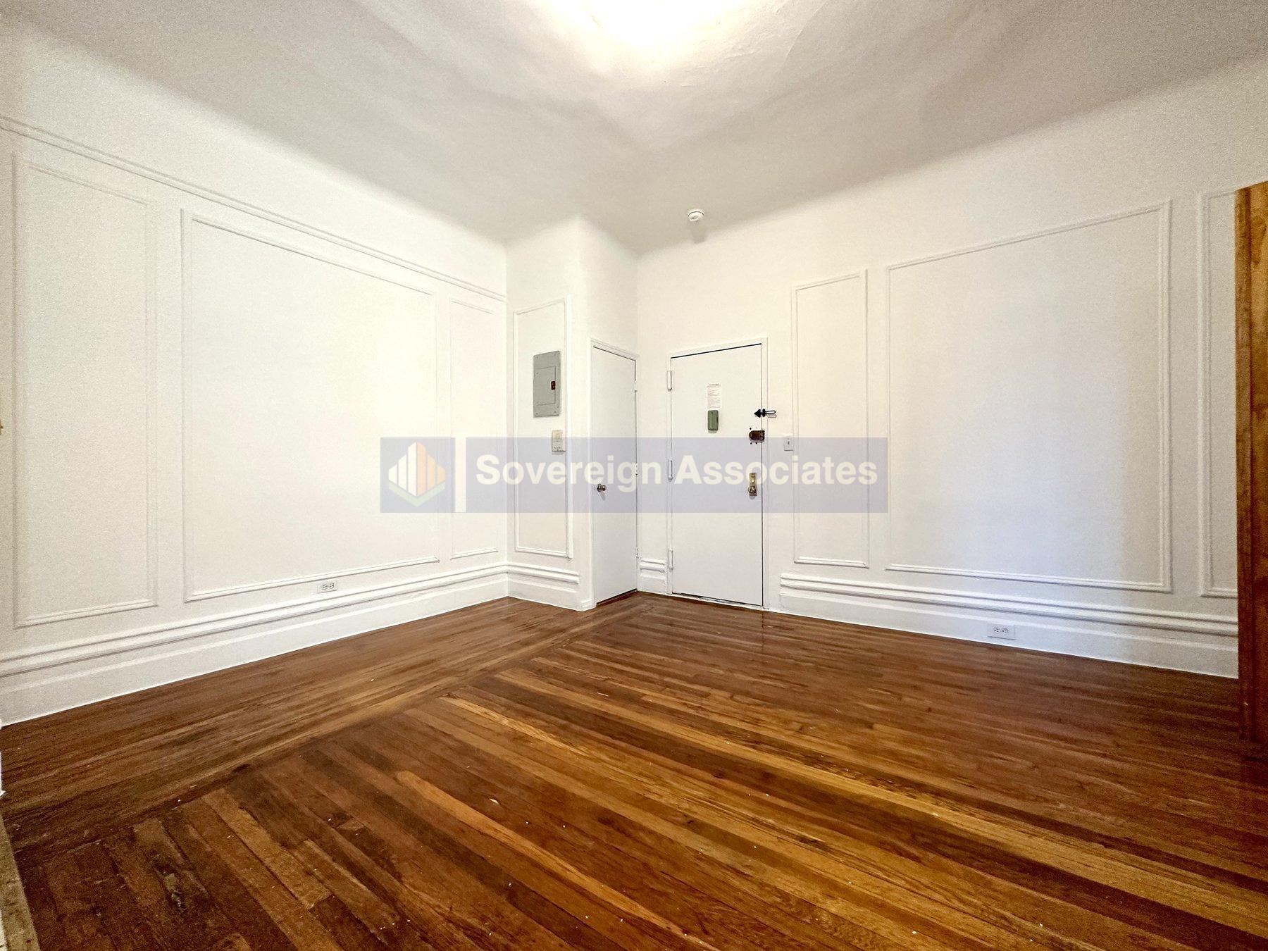 Building Photo - 45 Tiemann Pl