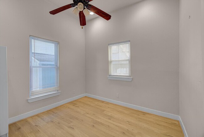 Building Photo - 1017 11th St