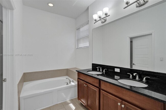 Building Photo - 643 NE 191st Terrace