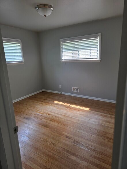 Building Photo - 5416 N 53rd St