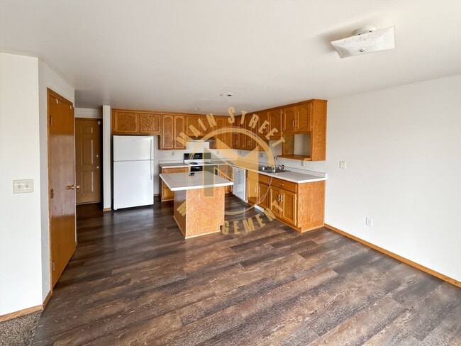 Building Photo - Executive Duplex 3 Bed 2.5 Bath 2.5 Stall Garage