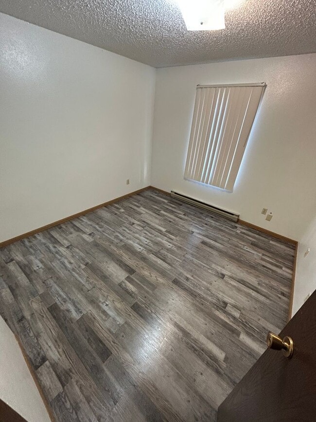 Building Photo - Lovely, Updated Townhome for Rent