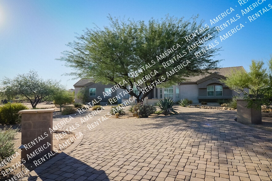Building Photo - 14136 E Gloria Ln