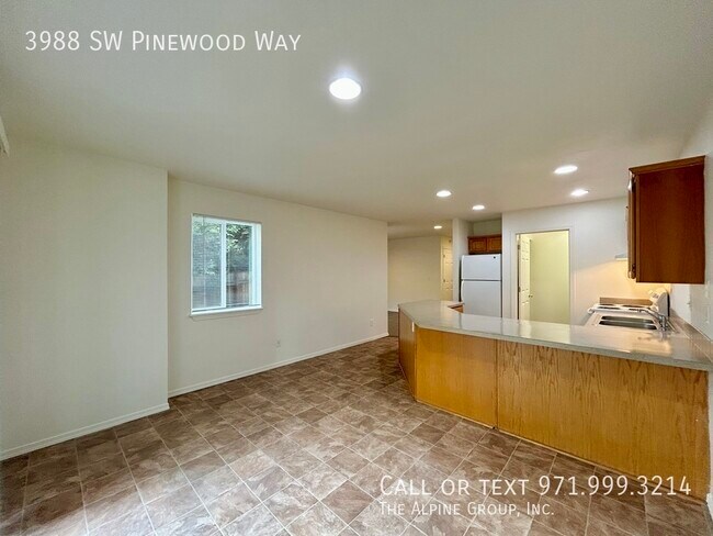 Building Photo - 3988 SW Pinewood Way