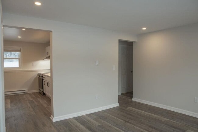 Building Photo - 180 N Main St