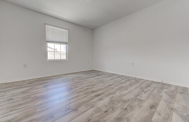 Building Photo - 2704 Shimsham Dr