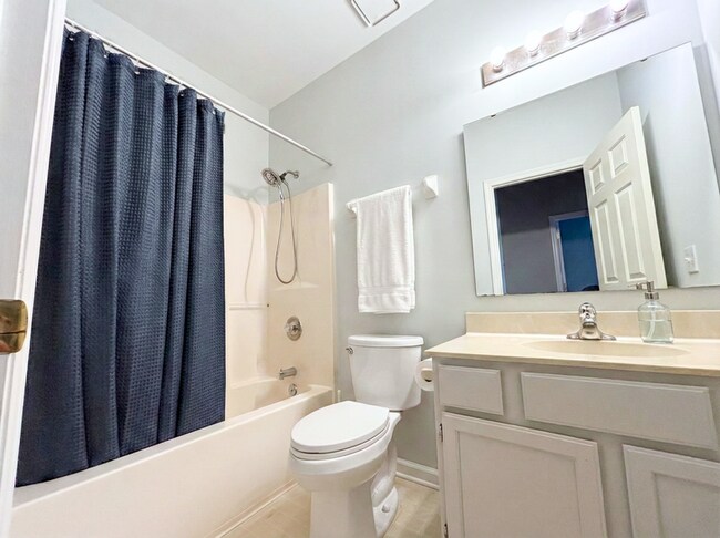 Building Photo - 455 S Piazza Ct