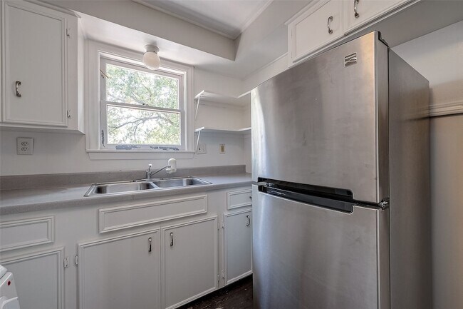 Building Photo - 415 Fairbanks St