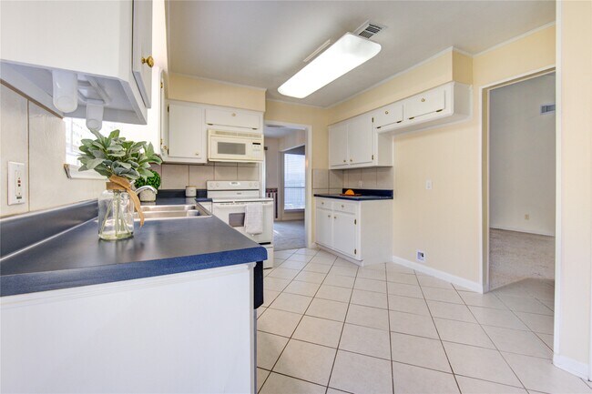 Building Photo - 1927 Ash Meadow Dr