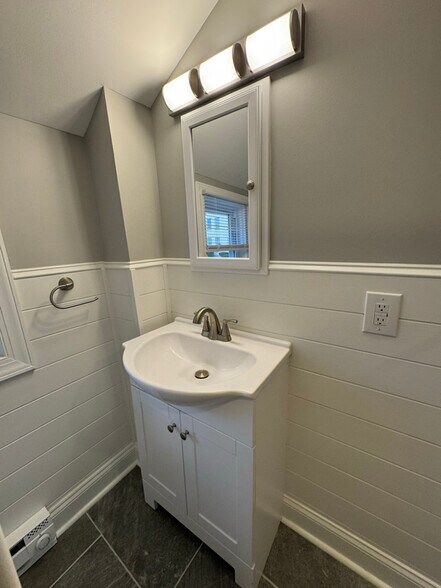 Building Photo - 321 Wesley Ave