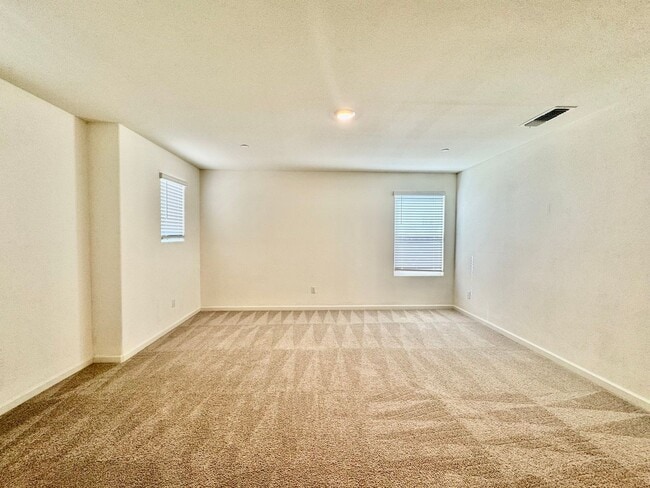 Building Photo - Perfect 5 bedroom, 3.5 bath home with attached private Casita - With Solar !