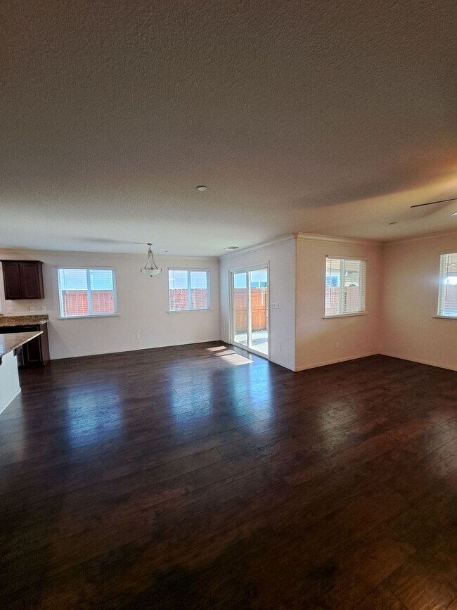 Building Photo - Stunning and Spacious - Don't Miss This Rental Home!