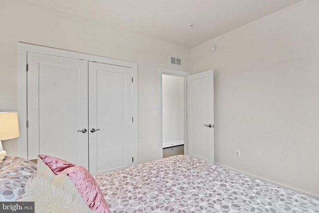 Building Photo - 44742 Tiverton Sq