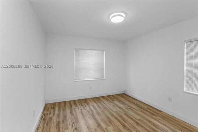 Building Photo - 2530 SW 27th St