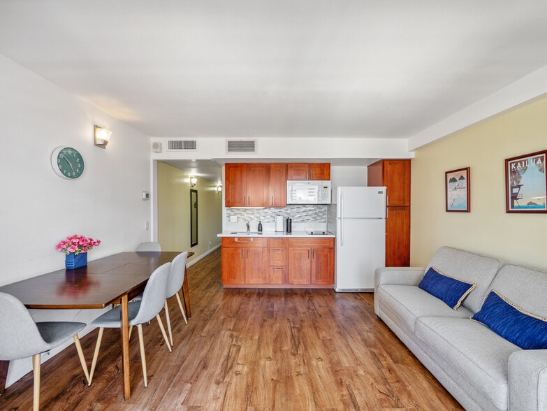 Building Photo - 2440 Kuhio Avenue-SI ID1564193P