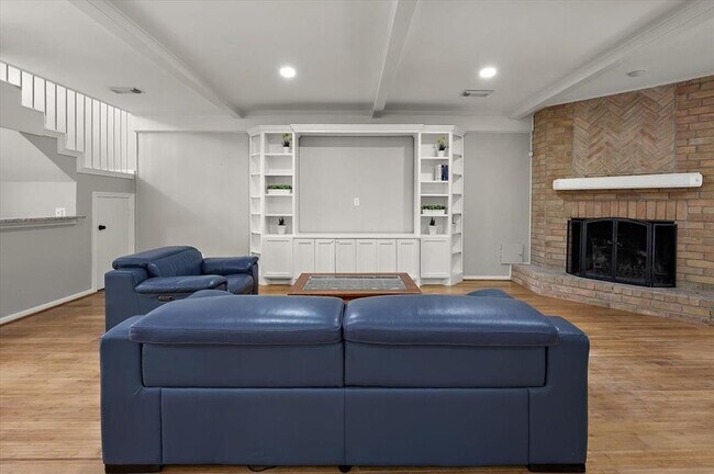 Building Photo - 627 Chadbourne Ct
