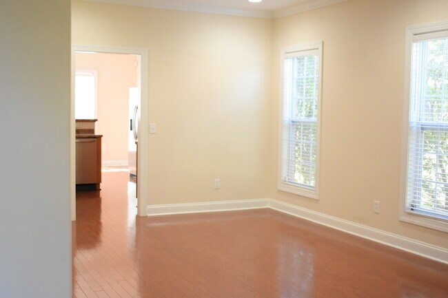 Building Photo - 1305 Wakefield Ct