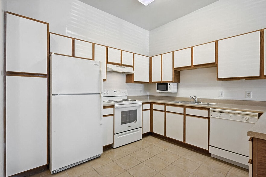 Primary Photo - Fallbrook Ranch Apartments