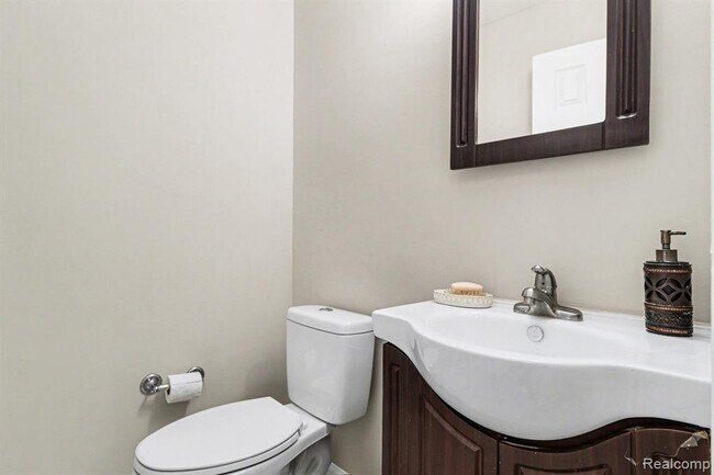 Building Photo - 39024 Faith Dr