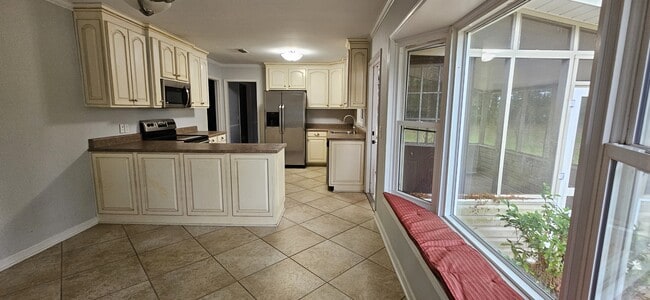 Building Photo - 1117 Appian Way