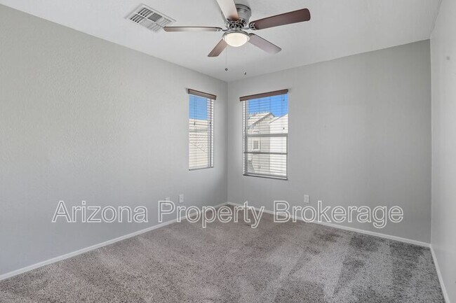 Building Photo - 2258 S Buckaroo Trail