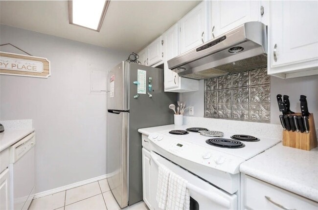 Building Photo - 14921 Windward Dr
