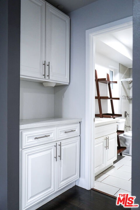 Building Photo - 2114 1/2 Ridgeley Dr